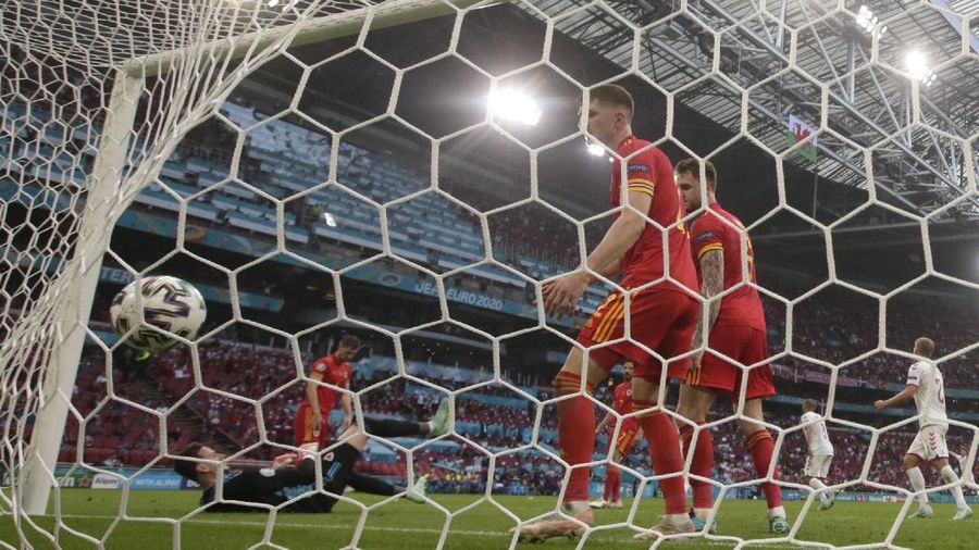 Denmark's Martin Braithwaite, centre, makes an attempt to score during the Euro 2020 soccer championship round of 16 match between Wales and Denmark at Johan Cruyff ArenA in Amsterdam, Netherlands, Saturday, June 26, 2021. (Olaf Kraak/Pool via AP)