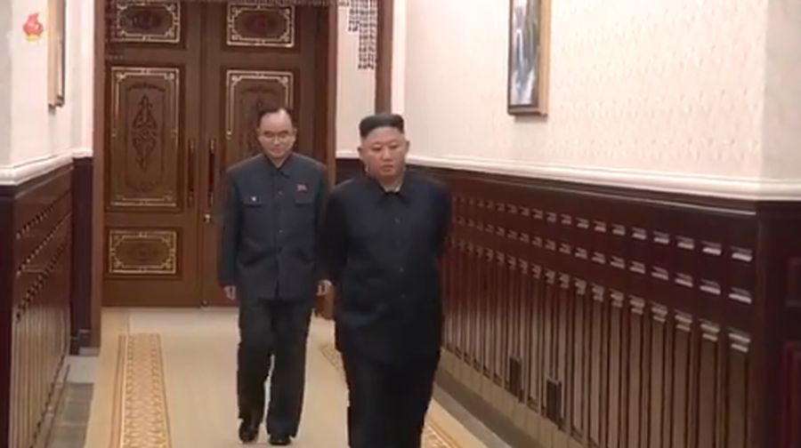 Pemimpin Korea Utara Kim Jong Un mengadakan pertemuan pertama tahun ini dengan pejabat tinggi partai di biro politik (politbiro). (tangkapan Layar Korean Central News Agency (KCNA) via Twitter)