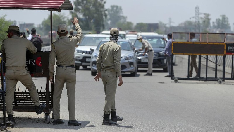 Security personnel check vehicles on the Jammu-Pathankot highway after troops around midnight spotted two drones separately flying over Kaluchak military base on the outskirts of Jammu, India, Monday, June 28, 2021. India's military said it thwarted a major threat when it intercepted two drones flying over an army base in Indian-controlled Kashmir early Monday, a day after suspected explosives-laden drones were used to attack an air base in the disputed region. (AP Photo/Channi Anand)