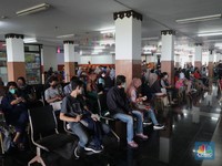 Ramai! Penampakan Vaksinasi Covid-19 di GOR Ciracas Jaktim