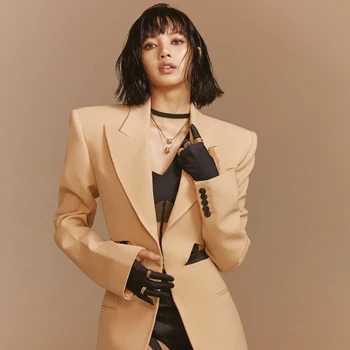 Pamer Ketiak Mulus, Potret Lisa BLACKPINK di Vogue Terbaru