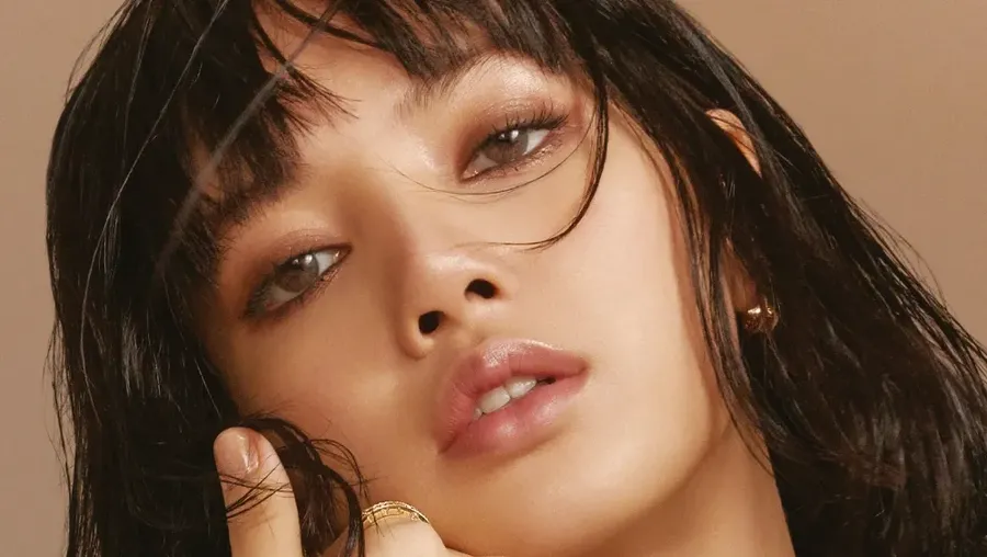 Lisa BLACKPINK di Majalah Vogue Hongkong Edisi Juli 2021. (Tangkapan Layar via voguehk.com)