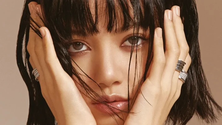 Lisa BLACKPINK di Majalah Vogue Hongkong Edisi Juli 2021. (Tangkapan Layar via voguehk.com)