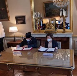 Di Paris, Prabowo Teken Kerja Sama Pertahanan RI & Prancis
