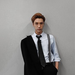 Netizen Heboh! Idol Kpop Ini Foto Bareng Janda Bolong
