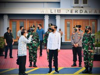 Ke Kendari, Jokowi Mau Pastikan Penanganan Corona Lancar