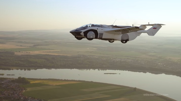 Prototipe bertenaga bensin, AirCar, terbang antara bandara internasional di Nitra dan Bratislava, Slovakia. (Tangkapan Layar Youtube KleinVision) Prototipe bertenaga bensin, AirCar, terbang antara bandara internasional di Nitra dan Bratislava, Slovakia. (Tangkapan Layar Youtube KleinVision)