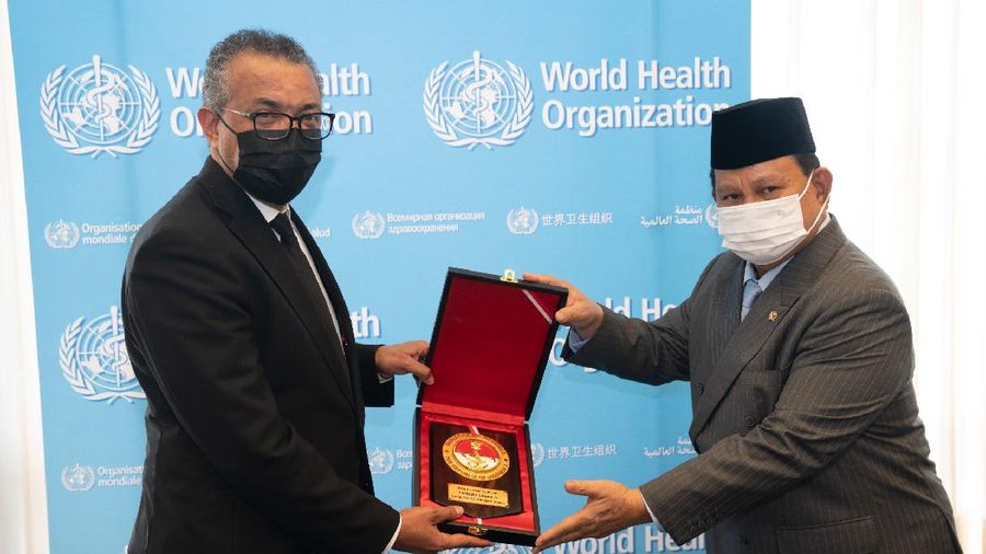 Prabowo Subianto (kiri) dan Dirjen WHO Tedros Adhanom