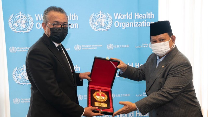Prabowo Subianto (kiri) dan Dirjen WHO Tedros Adhanom
