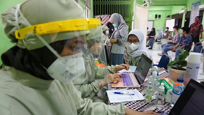vaksinasi anak 12-17 tahun (CNBC Indonesia/Tri Susilo) vaksinasi anak 12-17 tahun (CNBC Indonesia/Tri Susilo)