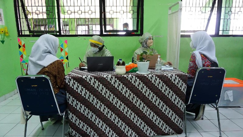 vaksinasi anak 12-17 tahun (CNBC Indonesia/Tri Susilo)
