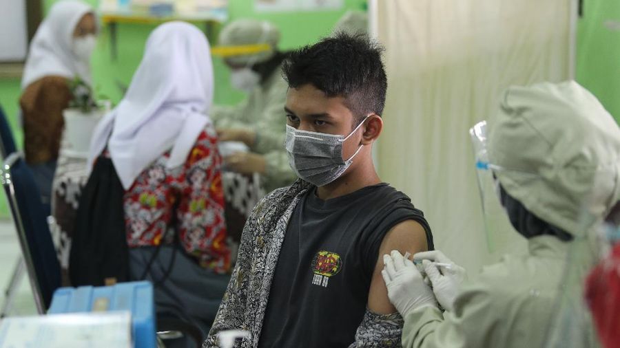 vaksinasi anak 12-17 tahun (CNBC Indonesia/Tri Susilo)
