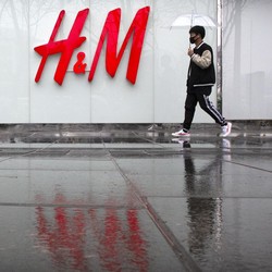 H&M Diboikot China, Penjualan Terjun Bebas