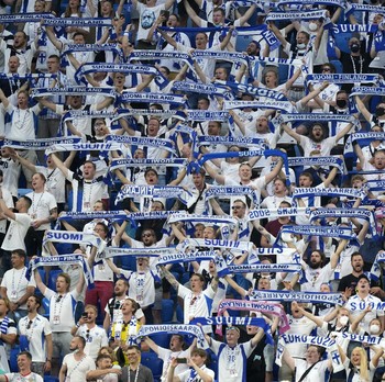 Lautan Manusia! Potret Penonton Euro 2020 Bikin Covid Meledak