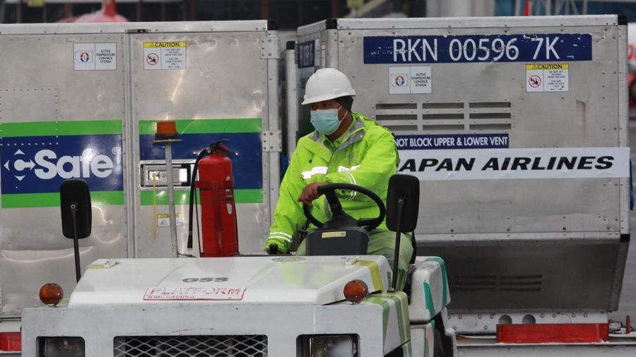 Kedatangan vaksin tahap ke-19 produksi AstraZeneca yang merupakan sumbangan dari pemerintah Jepang. (Dok. Kominfo)