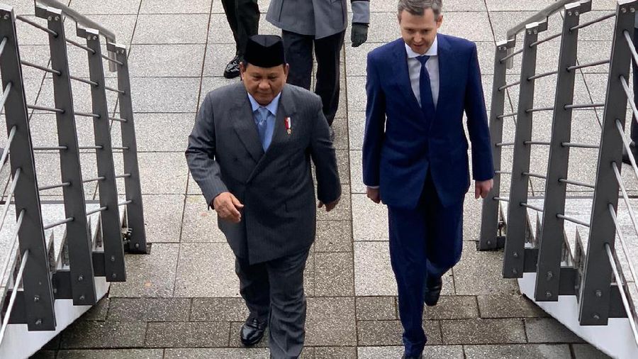 Menteri Pertahanan RI Prabowo Subianto melaksanakan pertemuan bilateral dengan Wakil Menteri Pertahanan Jerman merangkap Sekretaris Negara dari Parlemen Jerman, Thomas Silberhorn. (Dok.Kedubes RI untuk Jerman)