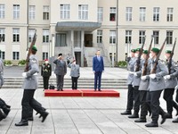 Deretan Gaya Menhan Prabowo Saat 'Blusukan' di Berlin Jerman