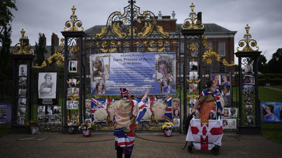 Britain's Prince William and Prince Harry arrive for the statue unveiling on what woud have been Princess Diana's 60th birthday, in the Sunken Garden at Kensington Palace, London, Thursday July 1, 2021. (Yui Mok/Pool Photo via AP)