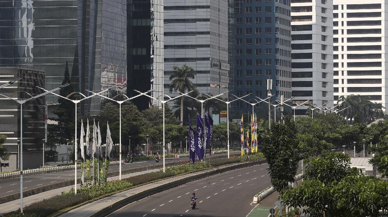 Penyekatan PPKM Darurat. (AP/Dita Alangkara)