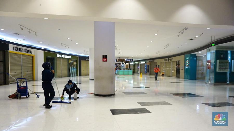Suasana Mal sepi saat PPKM Darurat. (²©²ÊÍøÕ¾/Tri Susilo)