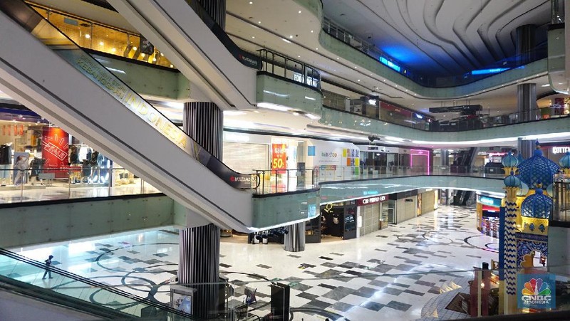 Suasana Mal sepi saat PPKM Darurat. (CNBC Indonesia/Tri Susilo)