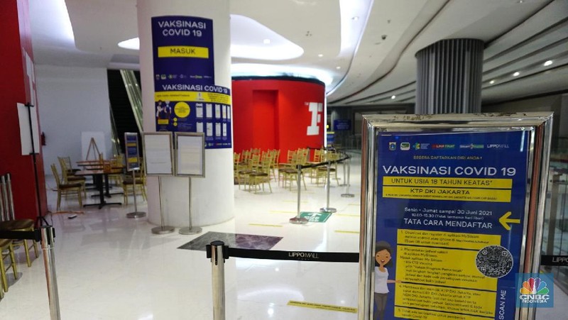 Suasana Mal sepi saat PPKM Darurat. (CNBC Indonesia/Tri Susilo)