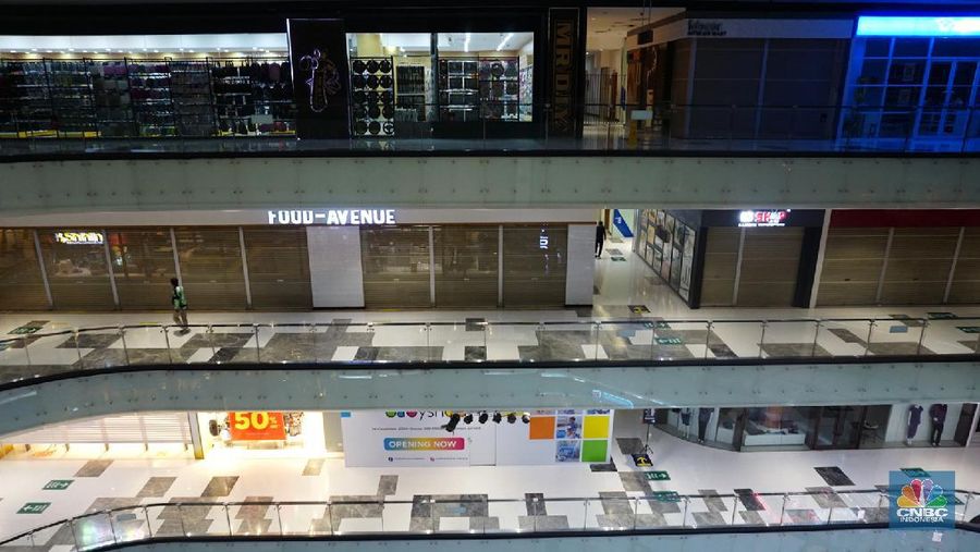 Suasana Mal sepi saat PPKM Darurat. (CNBC Indonesia/Tri Susilo)
