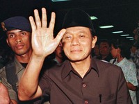 Harmoko Meninggal Dunia & Cerita Pengunduran Diri Soeharto