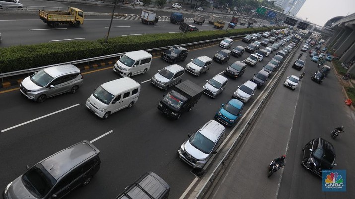 Ilustrasi macet tol dalam kota. (CNBC Indonesia/Andrean Kristianto)