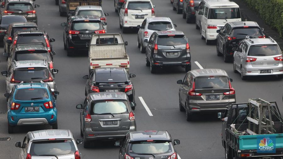 Ilustrasi macet tol dalam kota. (CNBC Indonesia/Andrean Kristianto)