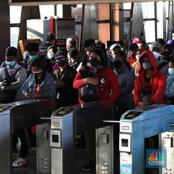 Ramai Tolak Kenaikan Tarif KRL Commuter Line