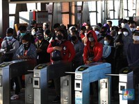 Ramai Tolak Kenaikan Tarif KRL Commuter Line