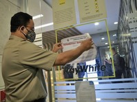Menelusuri Daftar Hitam Anies yang Buat Orang Tak Bisa Jalan