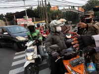 Catat Ya! Ini Alasan Polisi Putar Balik Pekerja Nonesensial