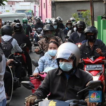 Potret Pengendara Serbu 'Jalan Tikus' Demi Hindari Penyekatan