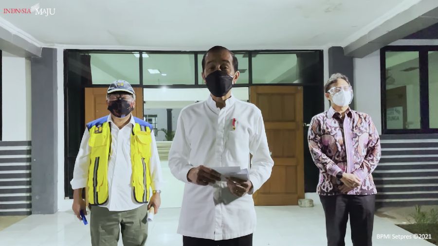 Presiden Jokowi tinjau kesiapan Asrama Haji sebagai RS Darurat Covid 19, Jakarta Timur, (5/7/2021). (Dok: Tangkapan layar youtube setpres RI)