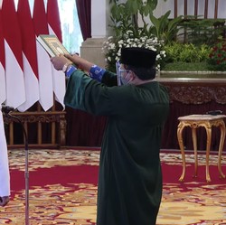 Sah! Jokowi Lantik Gubernur & Wakil Gubernur Jambi