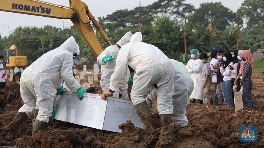 Makam Covid-19 di TPU Rorotan, Jakarta (CNBC Indonesia/Andrean Kristianto)