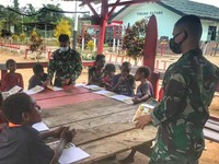 Satgas Yonif 512 Kerahkan Anggota Jadi Guru di Perbatasan RI