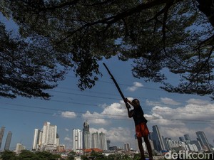 Fenomena Warga Kelas Menengah Turun Kasta Karena Makan Tabungan