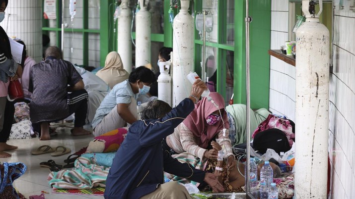 Virus Outbreak Oxygen tanks are prepared for patients in the hallway of an overcrowded hospital amid a surge of COVID-19 cases, in Surabaya, East Java, Indonesia, Friday, July 9, 2021. The world's fourth most populous country is running out of oxygen as it endures a devastating wave of coronavirus cases and the government is seeking emergency supplies from other countries, including Singapore and China. (AP Photo/Trisnadi)