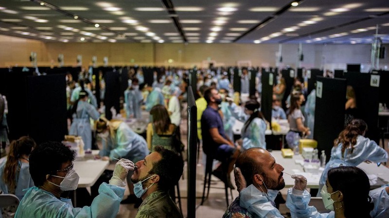 People attend the Cruilla music festival in Barcelona, Spain, Friday, July 9, 2021. (AP Photo/Joan Mateu)