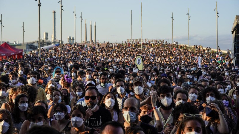 People attend the Cruilla music festival in Barcelona, Spain, Friday, July 9, 2021. (AP Photo/Joan Mateu)