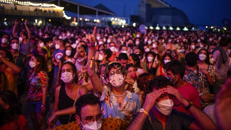 People attend the Cruilla music festival in Barcelona, Spain, Friday, July 9, 2021. (AP Photo/Joan Mateu)