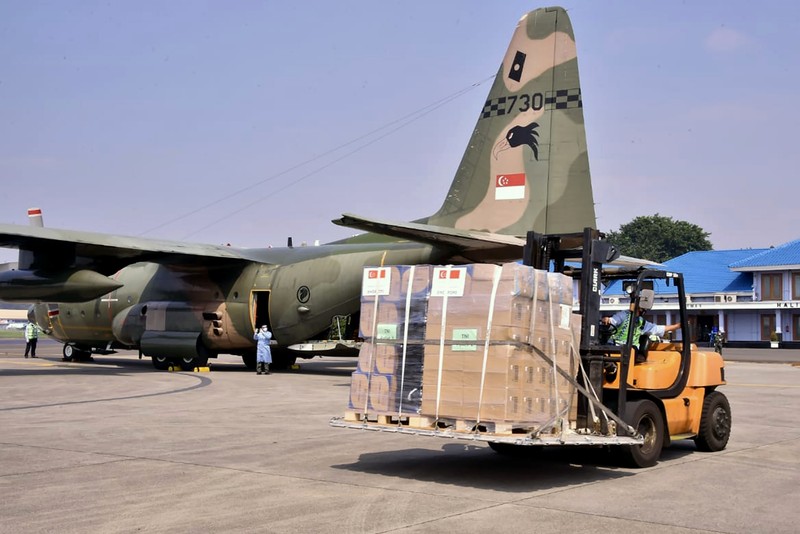 Virus Outbreak In this photo released by Indonesian Armed Forces, a military personnel uses a forklift to unload relief goods from a Singaporean Air Force cargo plane at Halim Perdanakusuma Airbase in Jakarta, Indonesia, Friday, July 9, 2021. The world's fourth most populous country is running out of oxygen as it endures a devastating wave of coronavirus cases and the government is seeking emergency supplies from other countries, including Singapore and China. (Indonesian Armed Forces via AP)