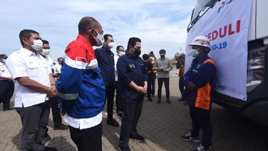 Kementrian BUMN terus mendorong percepatan penanganan Covid-19 dan menggerakkan perusahaan plat merah untuk berkontribusi dukung pasokan oksigen bagi pasien Covid-19. Untuk meyakinkan pasokan oksigen berjalan lancar, Menteri BUMN Erick Tohir dan Ketua Komisi VI DPR RI Faisol Riza meninjau langsung kedatangan 6 ISO tank di Tanjung Priuk hari ini, Sabtu 10 Juli 2021. Sebelumnya, 21 ISO tank juga telah didatangkan dari Morowali Sulawesi Utara (5/7).
