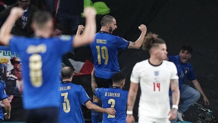 Italy's Leonardo Bonucci celebrates after he scored his side's first goal during the Euro 2020 soccer championship final between England and Italy at Wembley stadium in London, Sunday, July 11, 2021. (AP Photo/Frank Augstein, Pool)