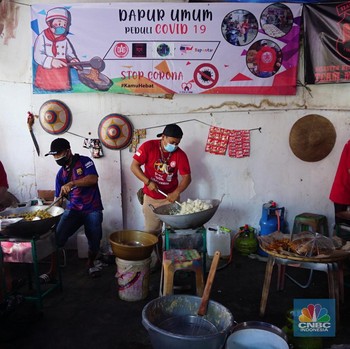Potret Dapur Umum Ringankan Beban Warga Terdampak Covid-19