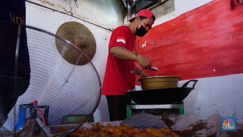 Dapur Umum Untuk Warga Terdampak Covid-19 (CNBC Indonesia/Tri Susilo)