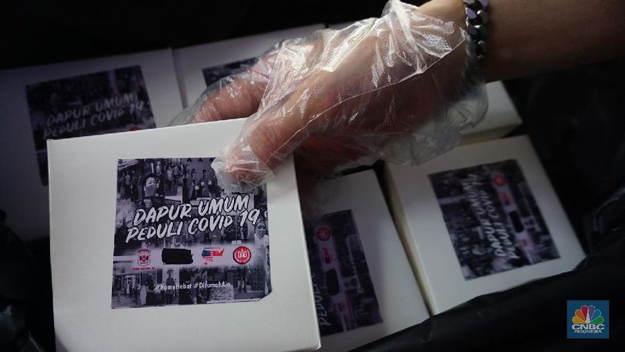 Dapur Umum Untuk Warga Terdampak Covid-19 (CNBC Indonesia/Tri Susilo)